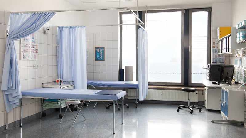 Untersuchungs- und Behandlungsraum der Praxis Dr. Homssi in Berlin